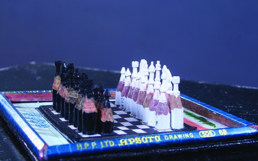 Curved Chess on Pencil Led