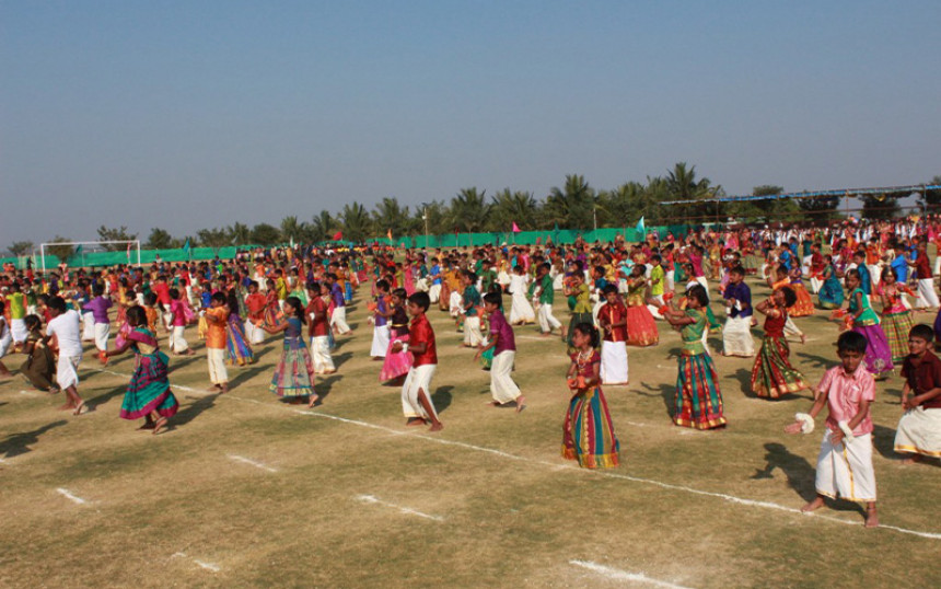 Most Number of Students Performing Kummi (Tamil Folk) Dance Simultaneously (Single Venue)